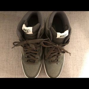 Nike women’s hightop sneaker